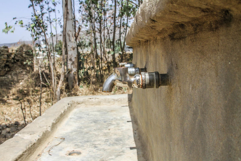 Photo of a water spout that is dry.